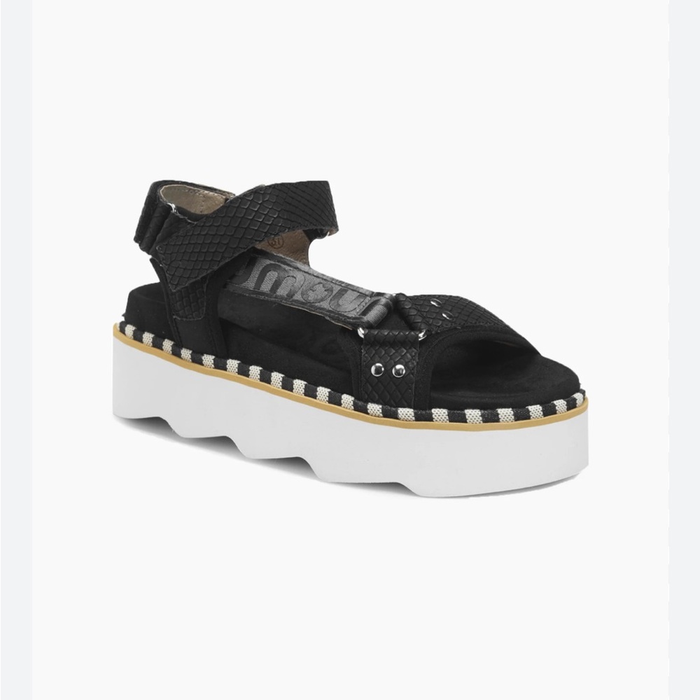 Mou Black Textured Platform Sandals with White Sole